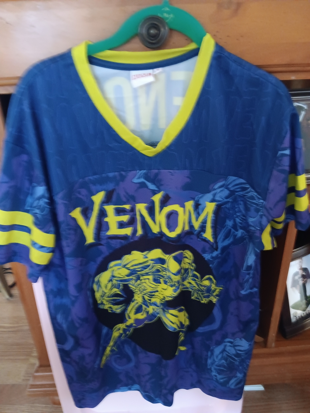 Venom Graphic V-Neck Jersey Shirt - Blue/Yellow